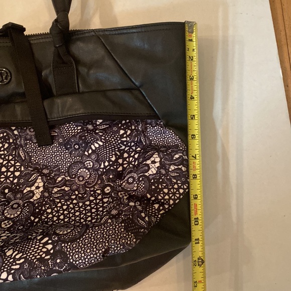 Lululemon Rare Lace Gym Bag - Picture 4 of 14